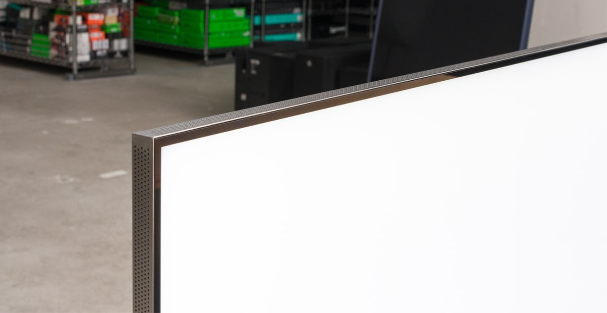 فریمهای اطراف نمایشگر QN800A